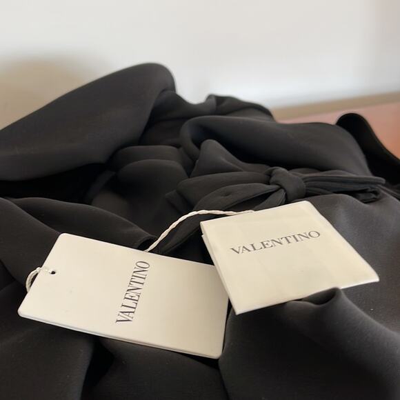 Valentino Black Long Sleeves Blouse Top  Size 10 Cowl And Bow back  Size 10 NWT - Picture 15 of 15